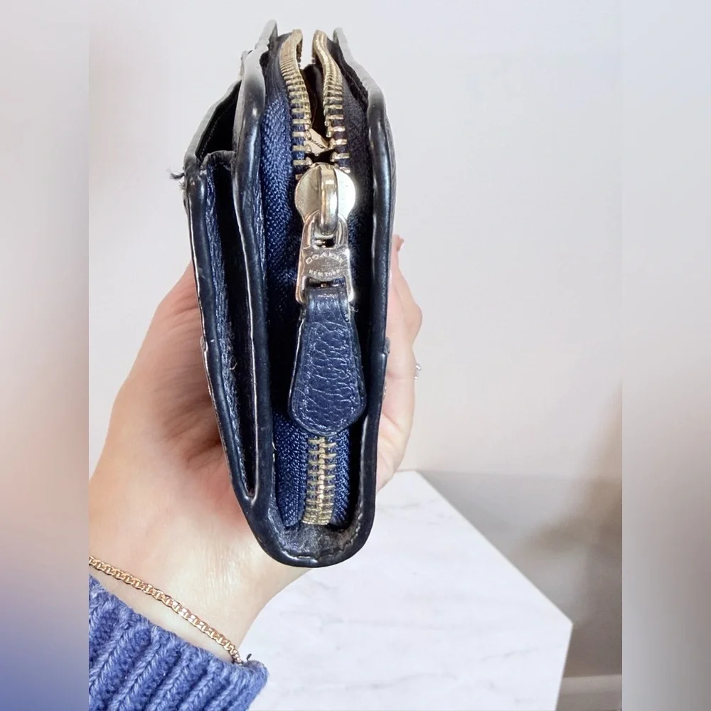 🔥Coach Black Leather Zip Wallet with Turn-Lock Accent Fair Condition 🔥